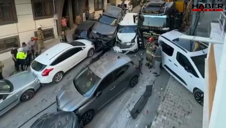 İstanbul'da kontrolden çıkan vinç 18 aracı biçti