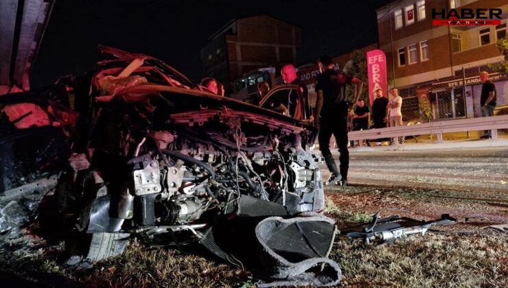 Kocaeli'de feci kaza! Otomobil köprü ayağına çarptı, 2 kişi ağır yaralandı