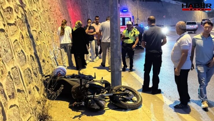 Kocaeli'de motosiklet kaldırıma çarptı: 1'i ağır 2 yaralı