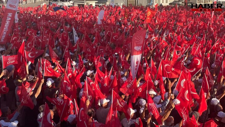 Malatya'da mahşeri kalabalık: Sıcağa aldırmadılar, demokrasi için alanlara koştular