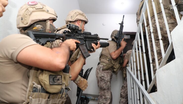 Mersin'de fuhuş operasyonunda 22 gözaltı