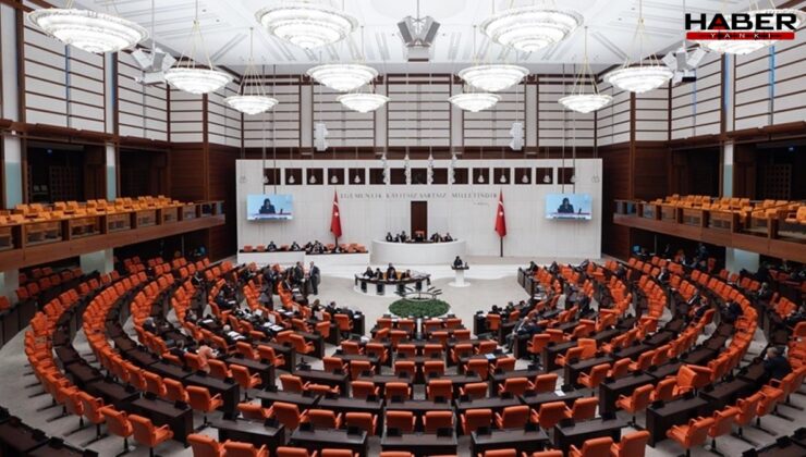 200'ü aşkın siyasetçi ve aydından 'Yeni Anayasa' bildirisi