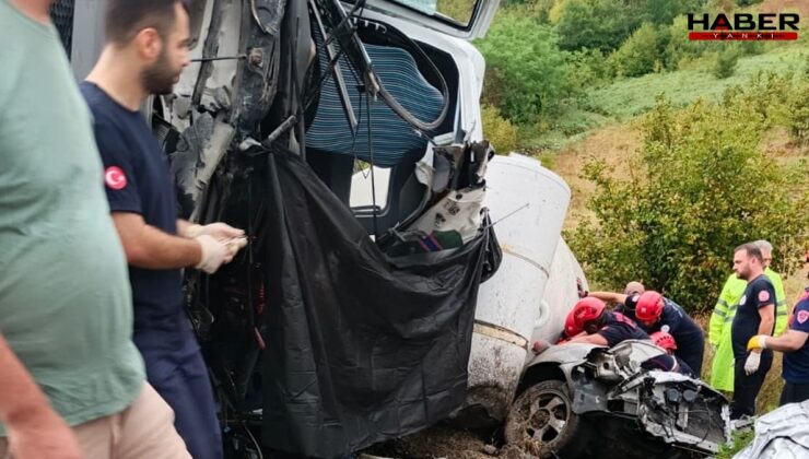 Beton mikseri, otomobilin üzerine devrildi; 1 ölü, 1 yaralı