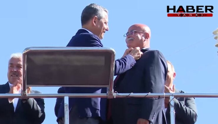 CHP lideri Özel duyurdu: Memleket Partili belediye CHP'ye geçti