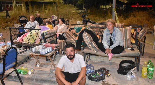 Deprem 10 ili etkiledi, halk geceyi sokakta geçirdi