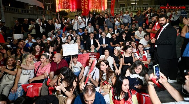 İnan Güney'in gözaltına alınması Beyoğlu Belediyesi önünde protesto edildi