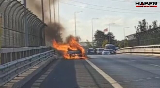 İstanbul'da otomobil alev alev yandı