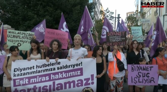 Kadınlar, Diyanet'in hutbesine tepki için toplandı