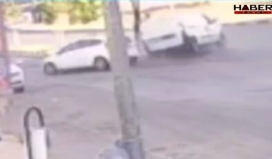 Kaza sonrası savrulan araç apartman bahçesine uçtu