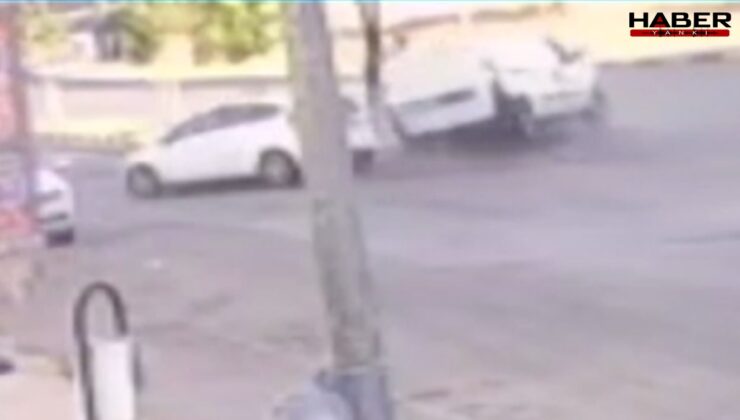 Kaza sonrası savrulan araç apartman bahçesine uçtu