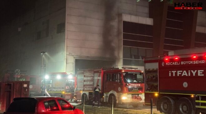 Kocaeli'de geri dönüşüm fabrikasında yangın
