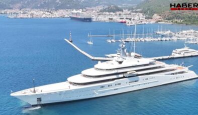 Rus milyarder Abramoviç'in yatı Marmaris'ten demir aldı