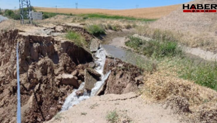 Sulama kanalı çöktü, kara yolu ulaşıma kapandı