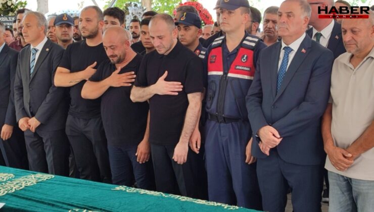 Tutuklu Belediye başkan yardımcısı babasının cenazesine jandarmayla getirildi