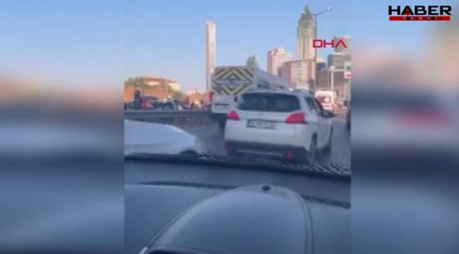 Ümraniye'de servis midibüsü devrildi: Yaralılar var