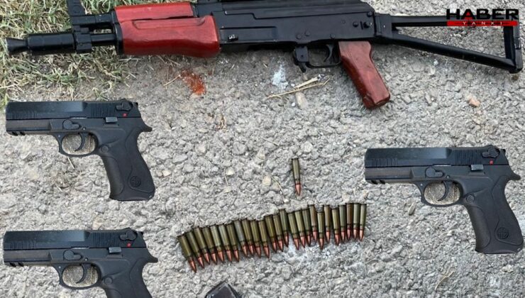 Adana'da polisten kaçmayı çalıştı, yakalandı… Araçtan silahlar çıktı!