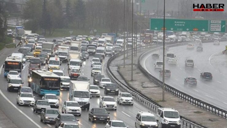 Bir yanda abluka bir yanda okul açılışı! İstanbul'da trafik kilit