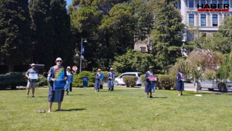 Boğaziçi Üniversitesi'nde öğrencilere kahve dağıtan profesöre soruşturma!