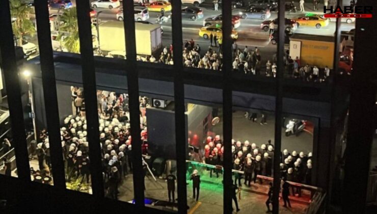 CHP İstanbul İl Binası abluka altında: Gıda ambargosu da başladı