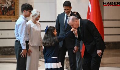Erdoğan el öptü