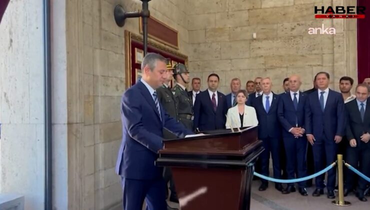Gözler Özgür Özel'deydi: Anıtkabir Özel Defteri'ne bunları yazdı!