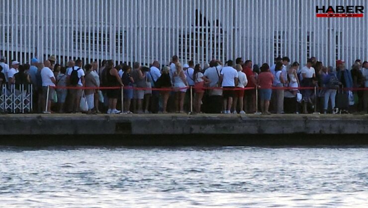 Gümrük sistemi çöktü! Giren çıkamadı, yüzlerce turist mağdur kaldı
