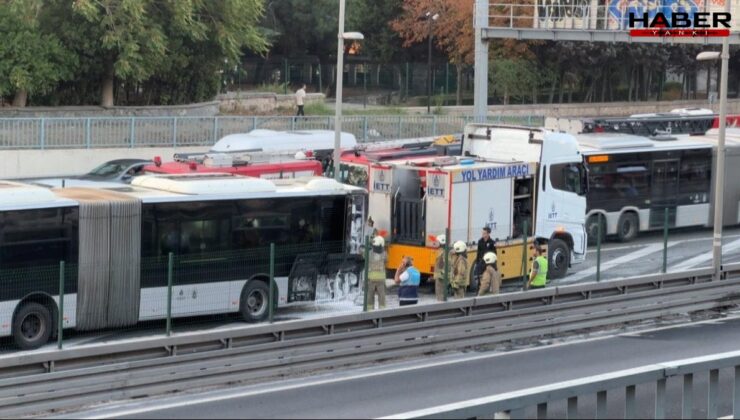 İstanbul'da metrobüs yangını: Trafik yoğunluğu oluştu