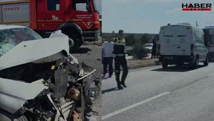 Kızlarını üniversiteye kaydettirmek için yola çıkan aile kaza yaptı