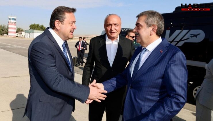 Laik eğitimi hedef alan bakana CHP’li vekilden karşılama