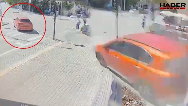 Sürücüsünün el frenini çekmeyi unuttuğu otomobil kuyumcu dükkanına çarptı