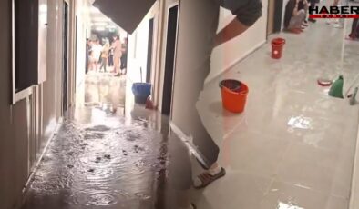 Bornova KYK Kız Yurdunda borular patladı, su bastı