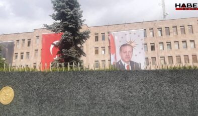 Cumhuriyet tarihinde ilk kez TSK binalarına Erdoğan posteri asıldı
