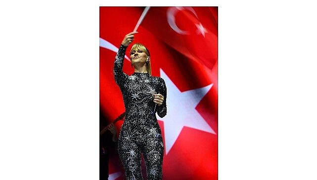 Derya Uluğ Lüleburgaz’da sahne aldı