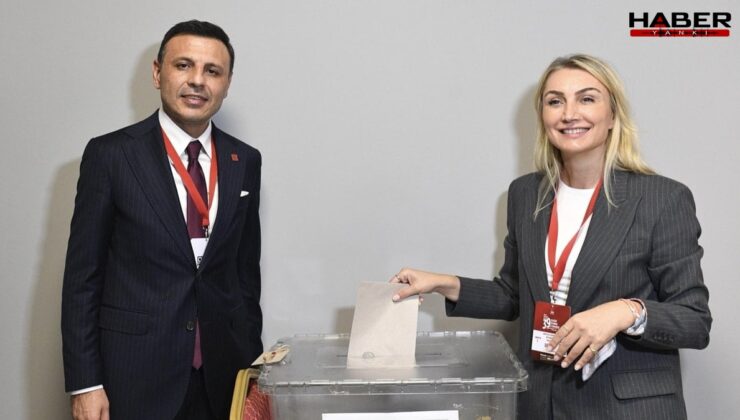 Dilek İmamoğlu'ndan Özgür Çelik'e tebrik