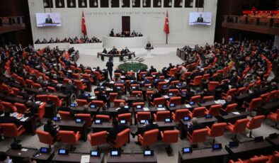 Herkes konuşur AKP yapar! Meclis'te 1 haftalık kafa tatili