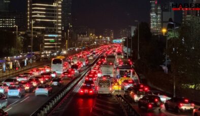 İstanbul'da trafik felç: Yoğunluk yüzde 83'e ulaştı