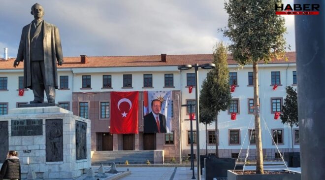 Malatya’da skandal olay… Cumhuriyetin 102. yılında Atatürk'e yer yok!