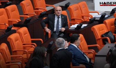 Meclis'te vekiller birbirlerinin üzerine yürüdü