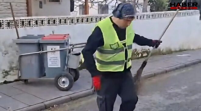 Müzik tutkunu fenomen çöpçüye müzik yasağı geldi!