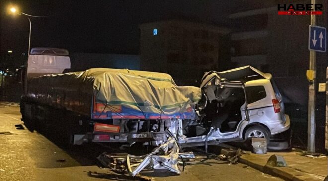 Sultanbeyli’de polisten kaçan araç TIR’a çarptı: 1 ölü, 2 yaralı