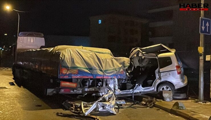 Sultanbeyli’de polisten kaçan araç TIR’a çarptı: 1 ölü, 2 yaralı