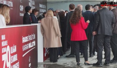 YSK 'devam' dedi: CHP İstanbul İl Kongresi başlıyor