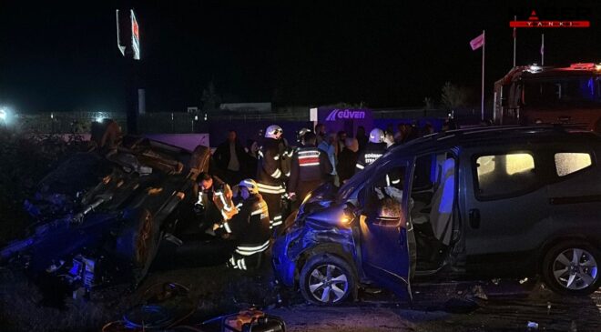 2 TIR ve 3 otomobil çarpıştı, ortalık savaş alanına döndü