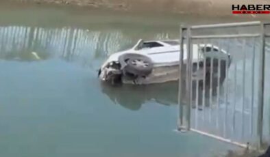 Adana'da hafif ticari aracın sulama kanalına düştü: O anlar kamerada