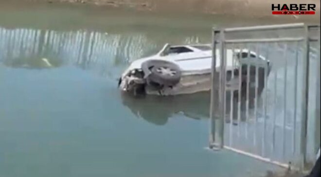 Adana'da hafif ticari aracın sulama kanalına düştü: O anlar kamerada