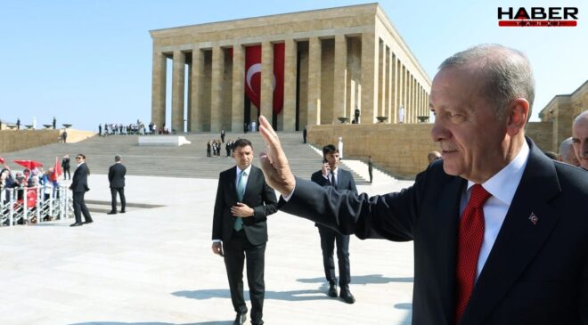 AKP'li vekil Anıtkabir'de Erdoğan sloganlarını böyle savundu