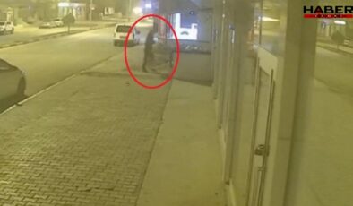 Apartmanın girişindeki motosikleti saniyeler içinde çaldı: O anlar kamerada