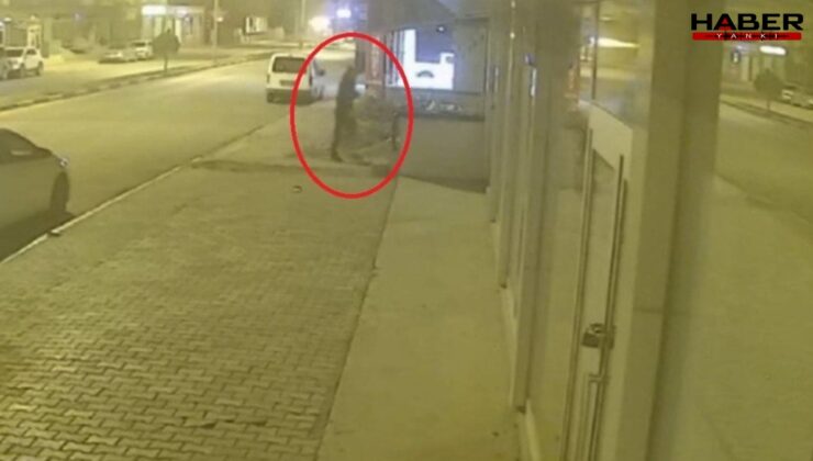 Apartmanın girişindeki motosikleti saniyeler içinde çaldı: O anlar kamerada
