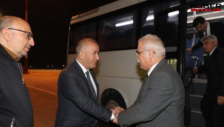 AYM Başkanı’nı vali ve AKP’li vekil birlikte karşıladı