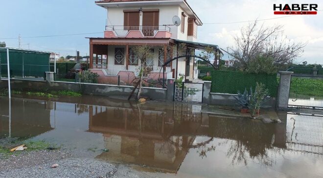 Balıkesir’de sağanak hayatı felç etti: Sokaklar göle döndü
